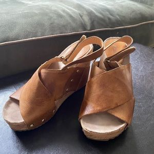 NWOT tan wedges size 7